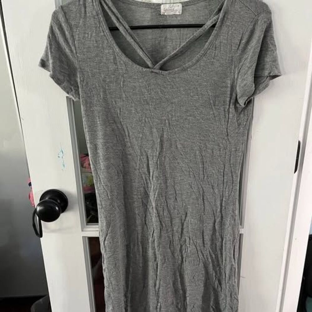 Glitz Grey Criss-Cross Neck Short Sleeve Dress Size M
